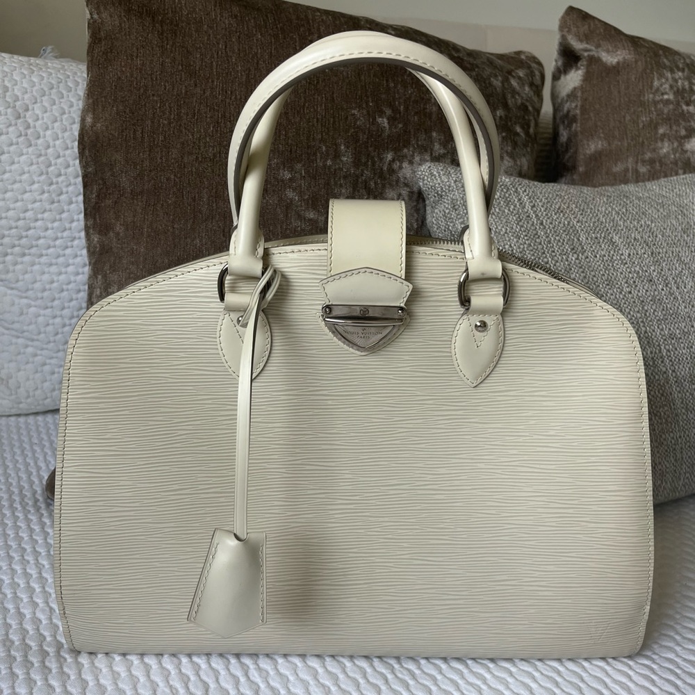 Louis Vuitton epi leather pont-neuf